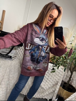Bordowa bluza oversize z efektowną, błyszczącą aplikacją z królikiem w okularach